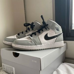 Jordan 1s size 7Y (8.5 women's), grey, black and white
